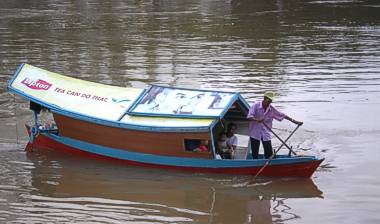 Fähre über den Sarawak-Fluss